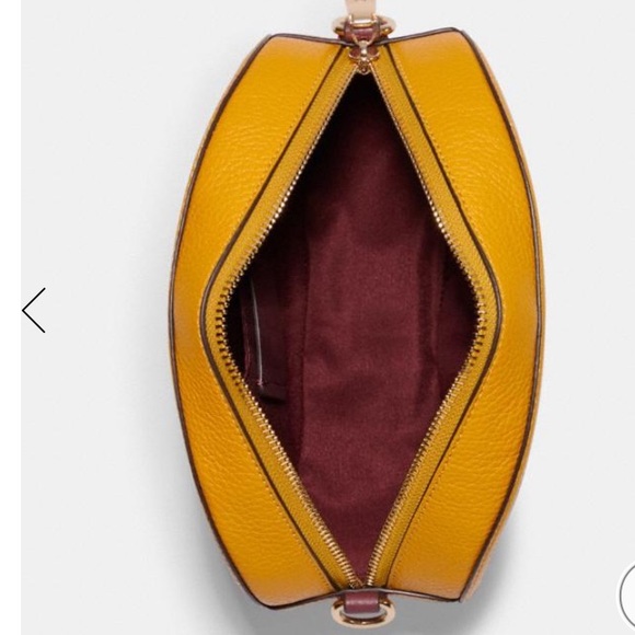 - Mustard pebble grain Coach Camera Bag. NWT - Picture 3 of 9